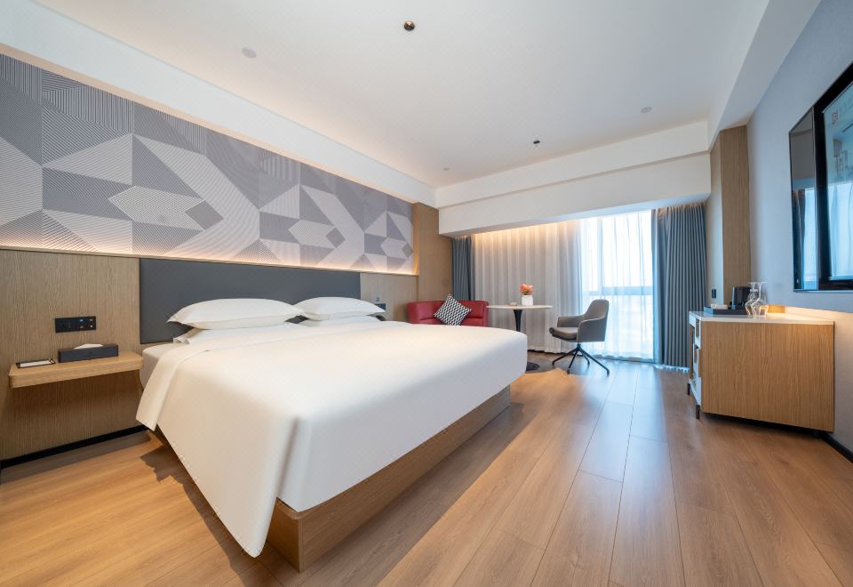 Standard Queen Room