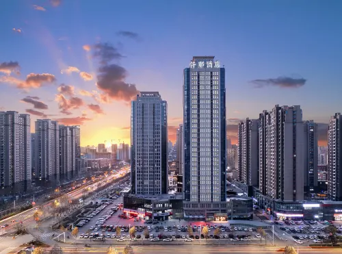 QIANNA HOTEL GLORIOUS (Xinxiang Municipal Government High-speed Railway Station)