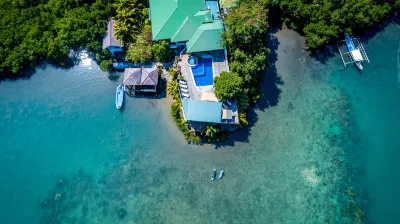 Edgewater Dive & Spa Resort Hôtels à : 