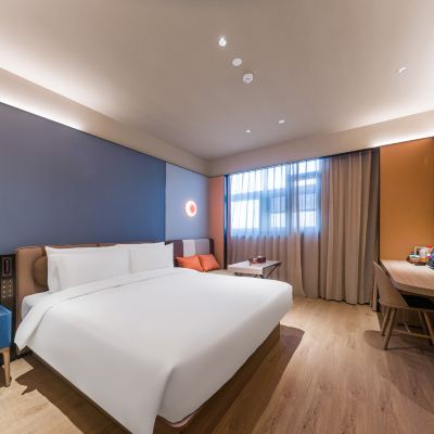 加州陽光高級大床房（智能客控+65寸電視無線投屏+智能馬桶+小冰箱） 桔子飯店（膠州膠東國際機場膠東地鐵站店）優惠