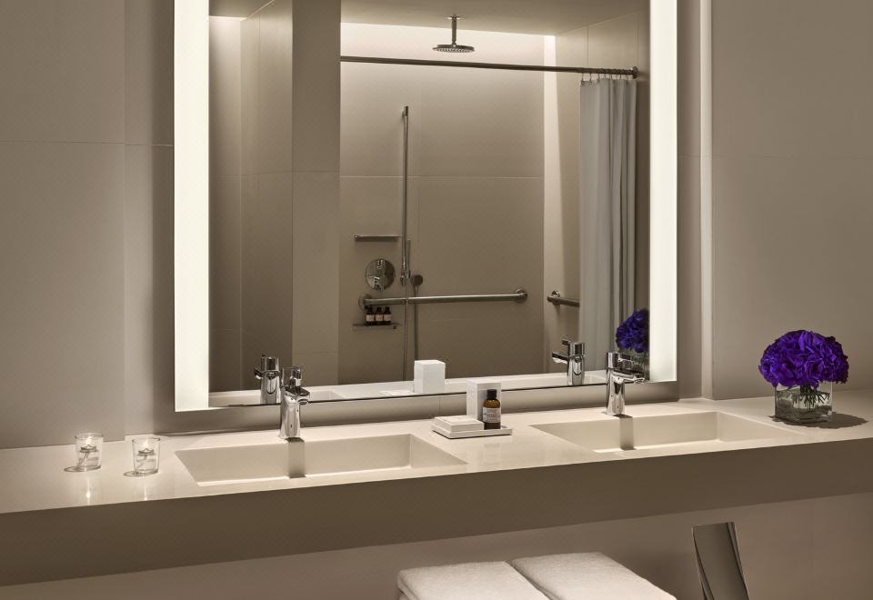 The West Hollywood EDITIONDeluxe King Room