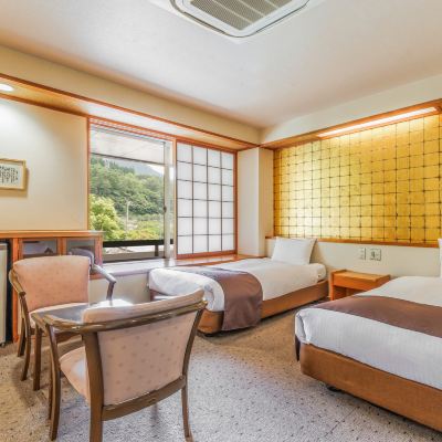 和洋折衷スタイル客室A 8畳+ツイン[禁煙] 亀の井ホテル 秋田湯瀬 クーポン