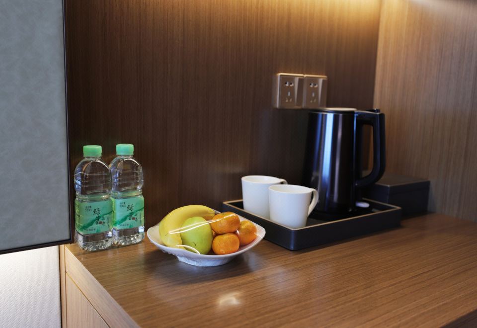 商务大床房（舒眠床垫+贵妃椅+自动窗帘）