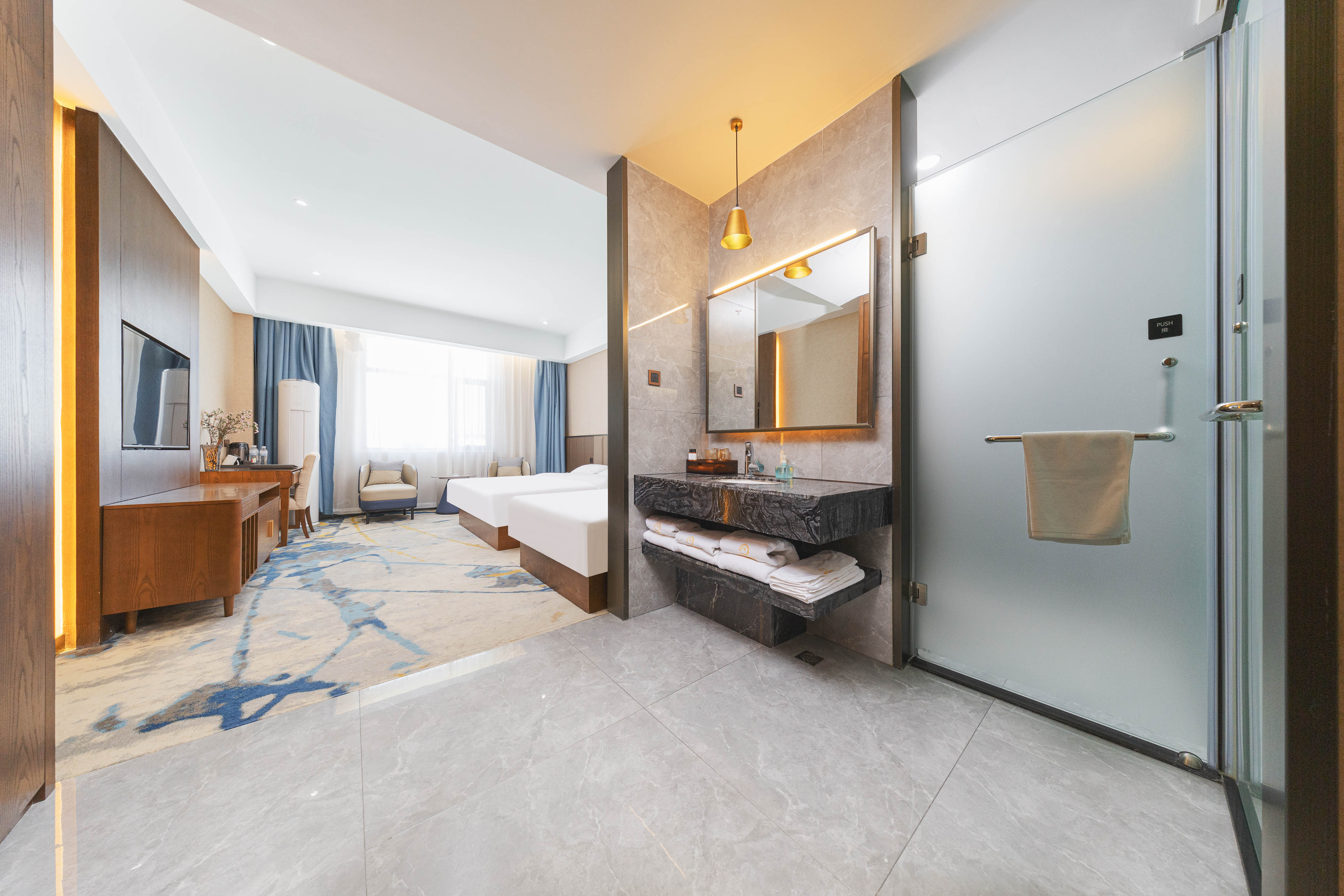 凤凰家庭亲子房