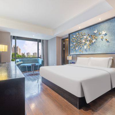 莊周夢蝶大床房（浴缸+minibar） 桔子水晶廣州白雲國際機場飯店優惠