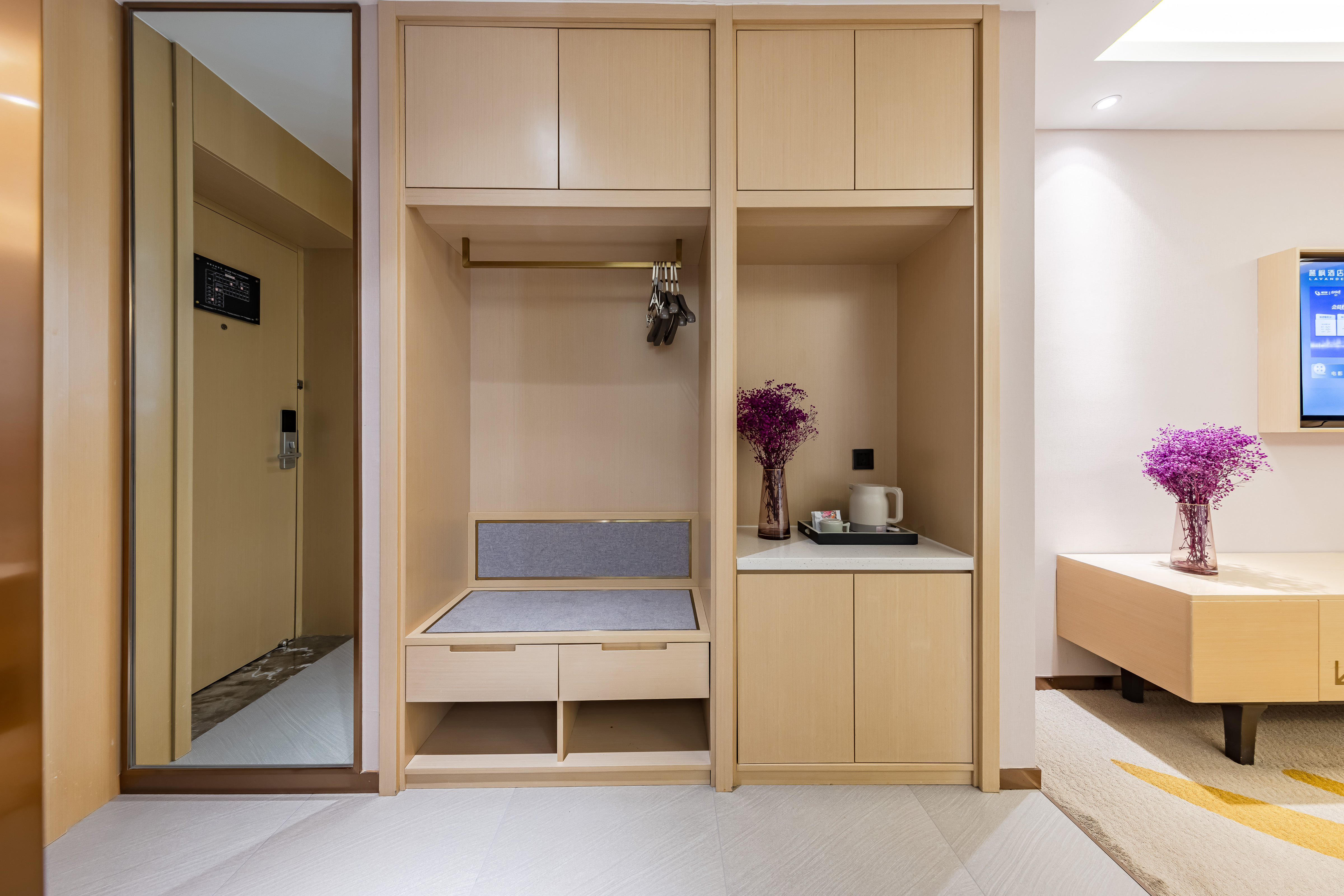 豪华大床房+慕斯床垫 ▏品牌洗浴用品▏迷你小冰箱