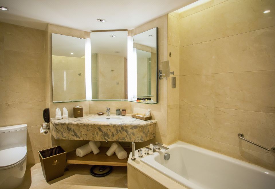 Gloria Grand Hotel JishouNo-smoking Lake View King