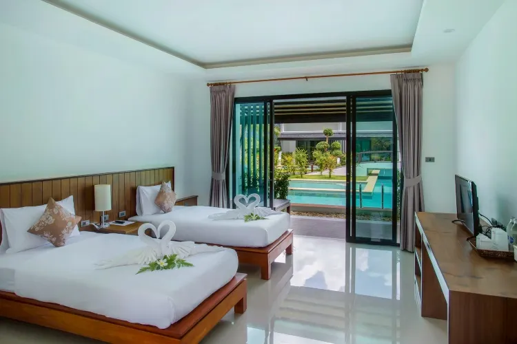 ห้องดีลักซ์เตียงใหญ่หรือเตียงแฝดพร้อมทางเข้าสระว่ายน้ำ