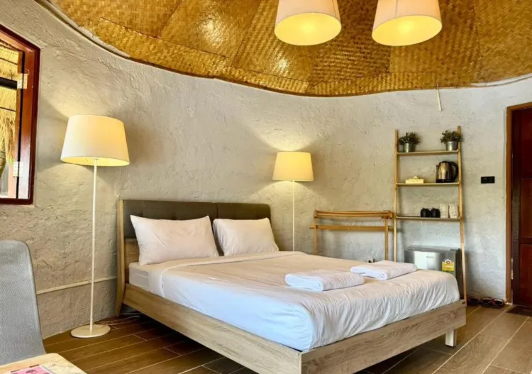 Superior Red Cottage - บ้านดิน