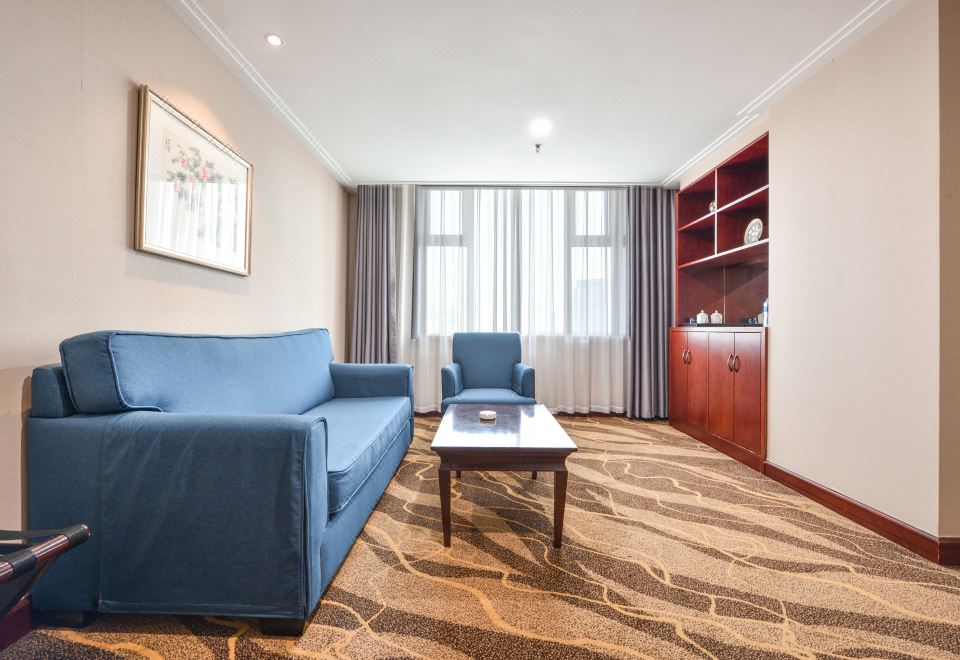 商务双床套房 | 独立会客区+深睡床品+mini冰箱