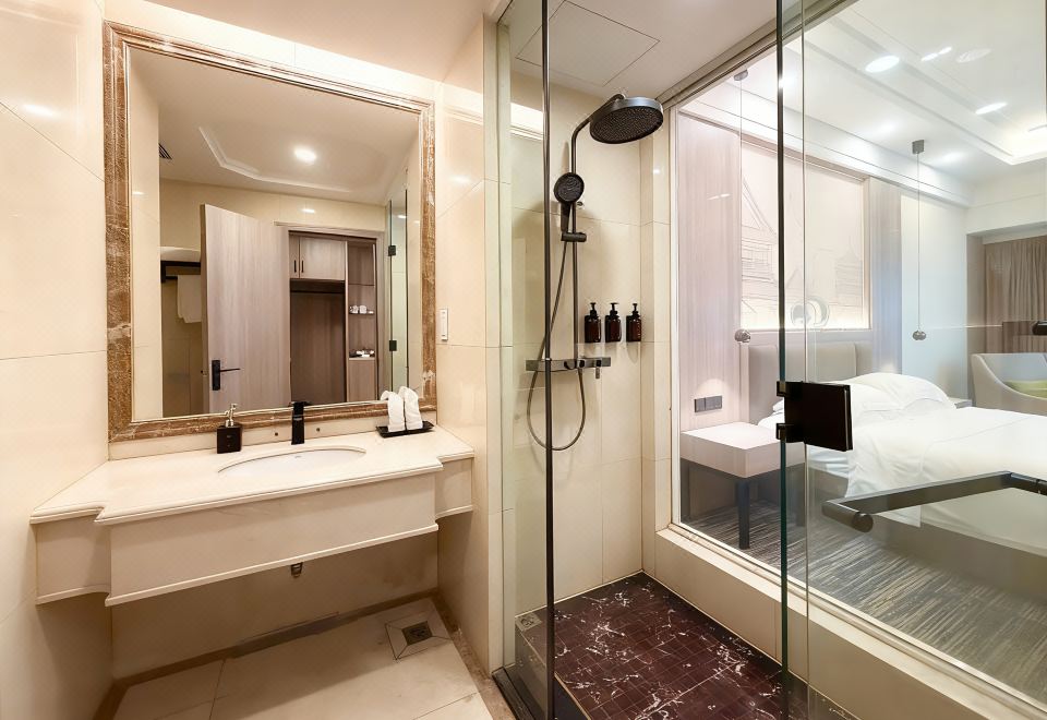 尊贵大床房（办公桌椅+躺平沙发+零压深睡床垫）