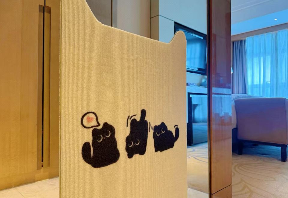 Wanda Realm LangfangPet-Companion Premium Deluxe Double Bed Room (Pet Supplies + Toys)