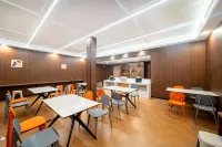 Hejing Hongxiang Hotel (Swan Lake Road Branch)