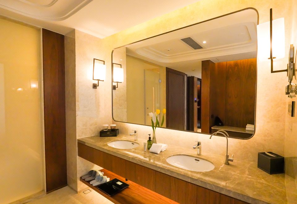 行政大床房（高樓層落地窗）