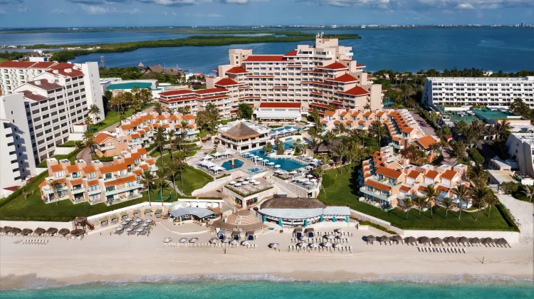 Wyndham Grand Cancun All Inclusive Resort & Villas Exterior