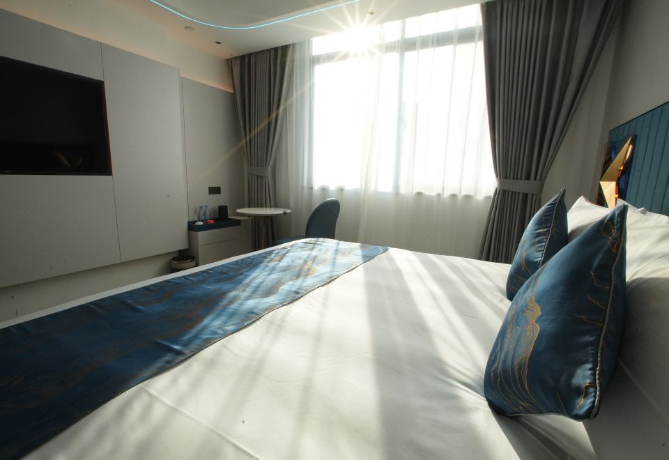 荷里活靈動雙拼大床房