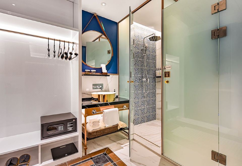 温馨家庭房（智能客控+小冰箱+密码箱）