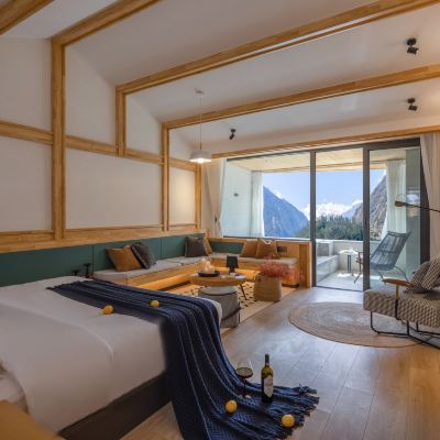 【風荷舉 】 | 中式風温泉私湯套房+小度智能+乳膠床品+智能馬桶+泡池觀四季山野美景+獨立泡池+全屋地暖+【180度雪山景觀露台】 鸞喜·隱山民宿（海螺溝店）優惠