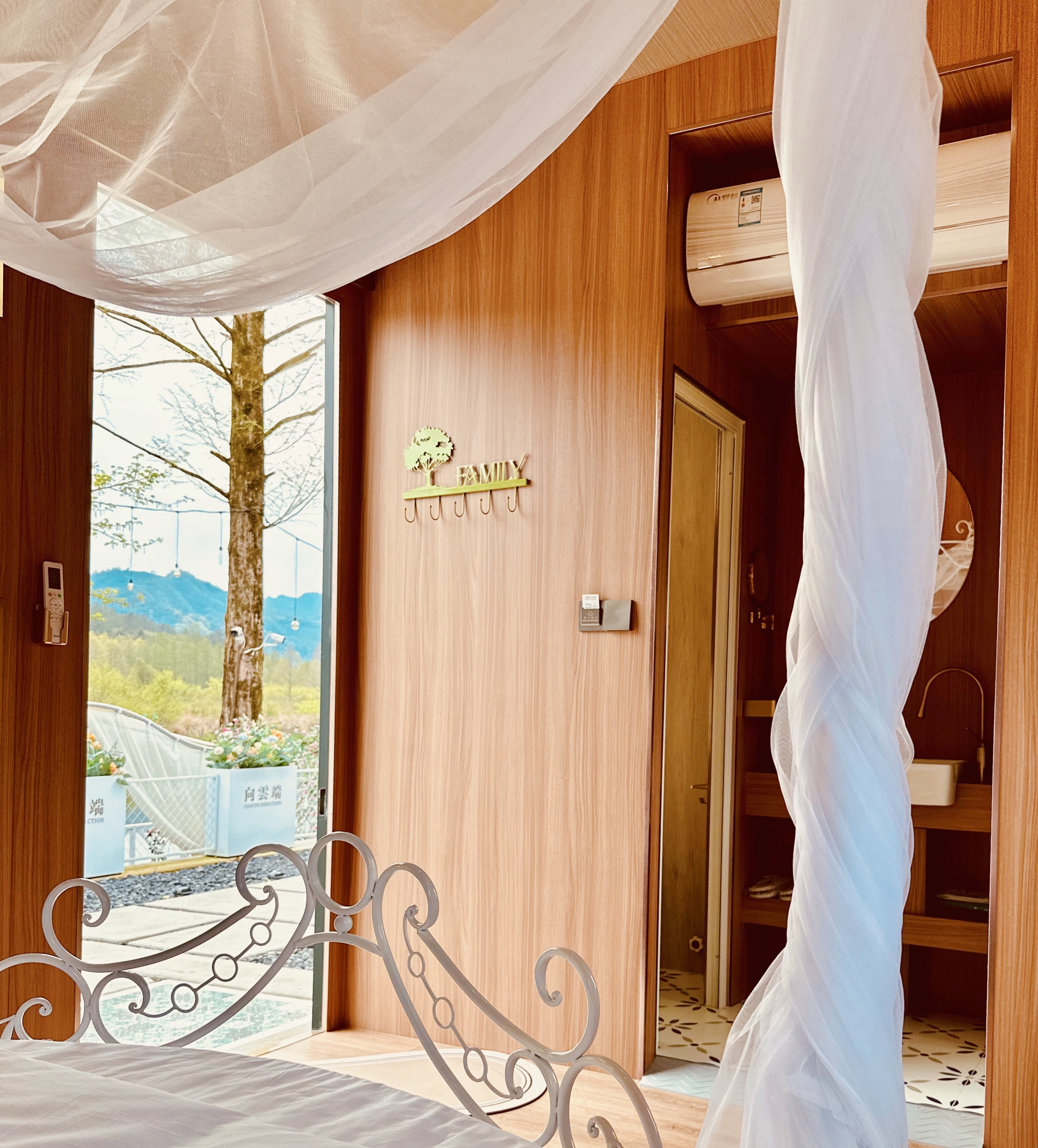 火车蜜月大床房