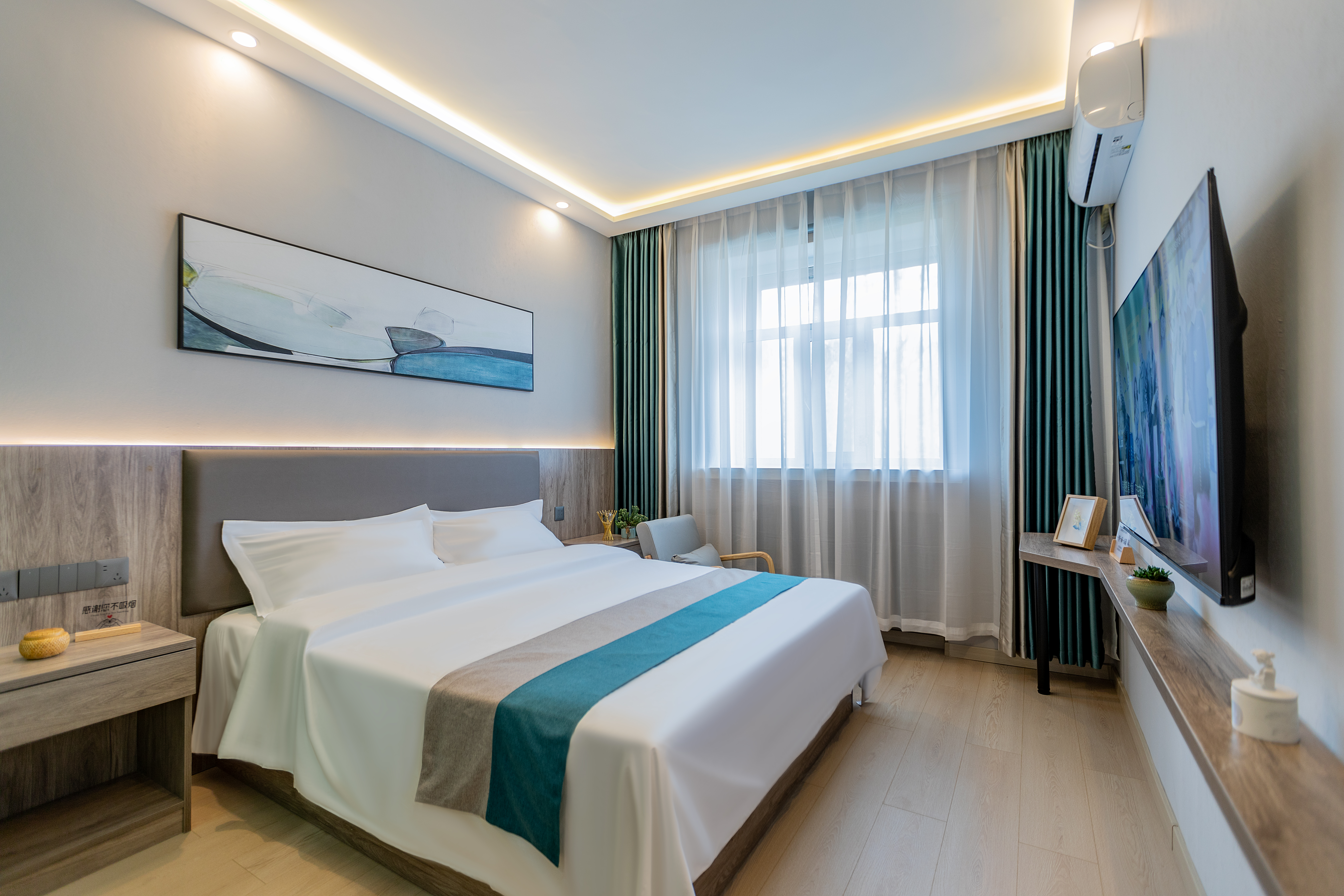 Superior Queen Room With Memory Foam Mattress