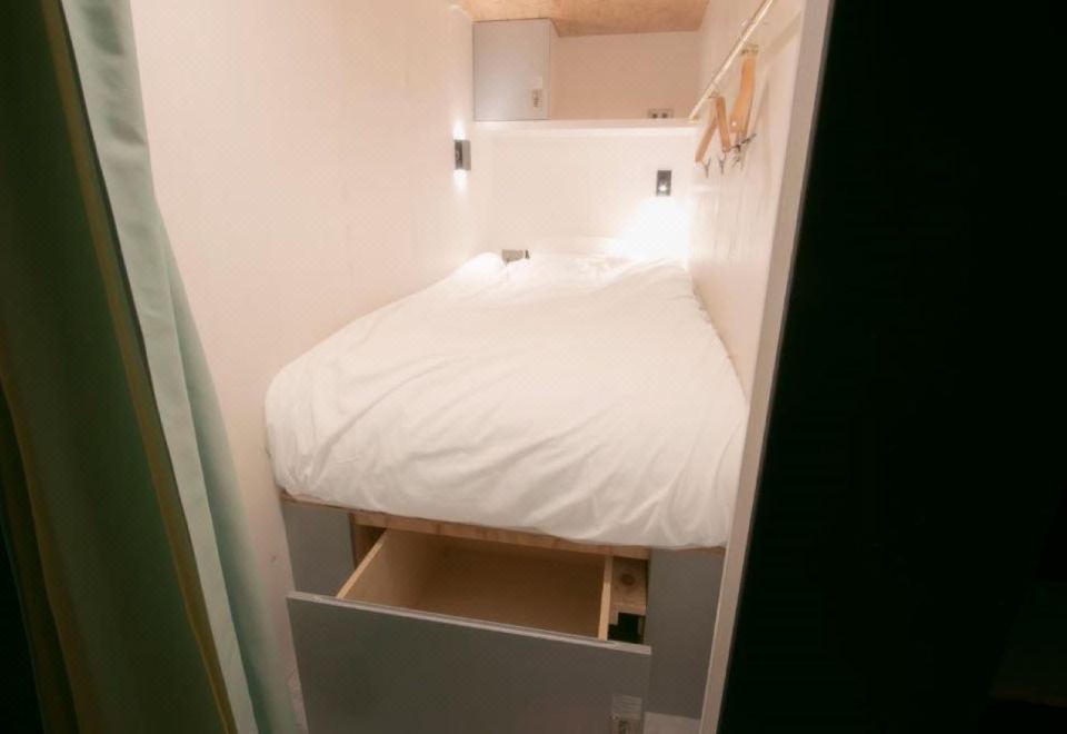 单人智能胶囊房