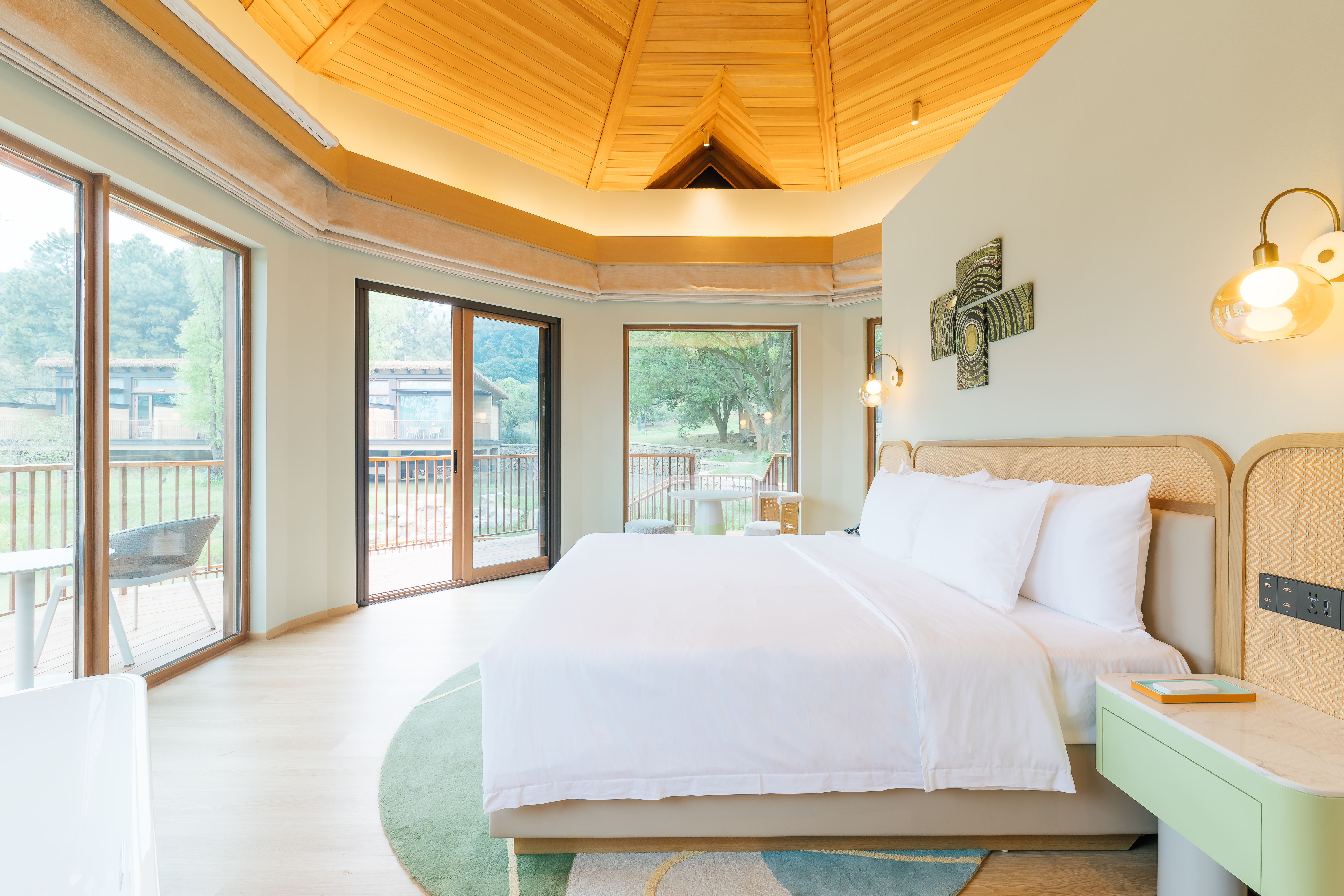 湖滨城堡大床房