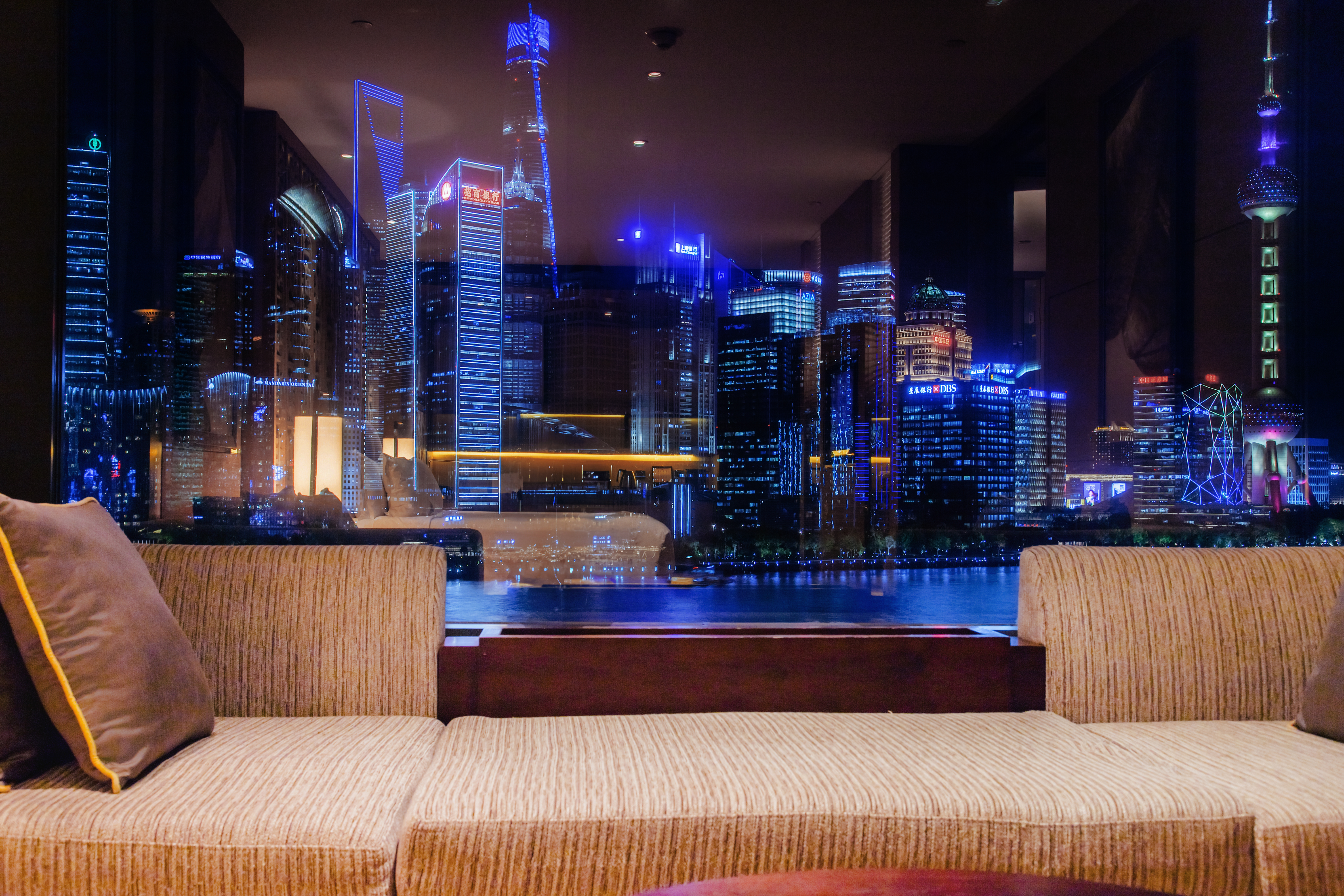 外滩全江景大床房|圆形泡池浴缸|东方明珠景观