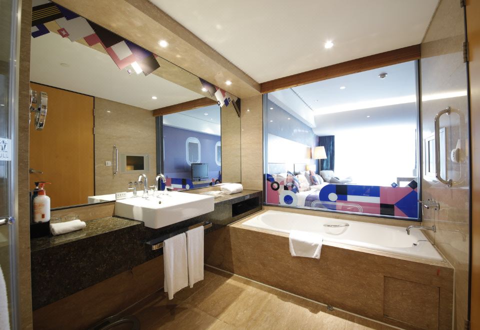 Crowne Plaza Tianjin BinhaiAviation Theme Double Bed Room