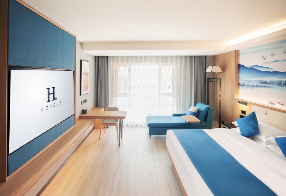 H Hotel (Chifeng Municipal Government High-speed Railway Station)Smart Executive Suite