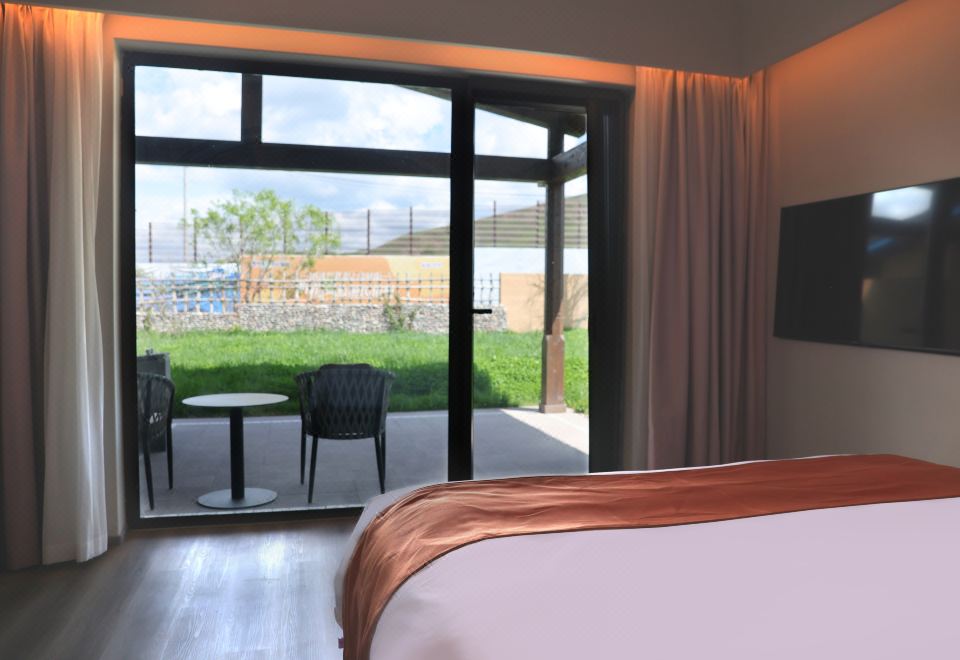 Prairie View King-sized Room