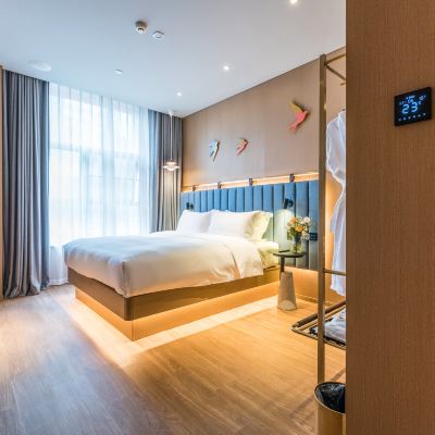 商務大床房【全景窗+舒適浴袍+智能馬桶】 吳先生的飯店（西安小寨科技路地鐵站店）優惠