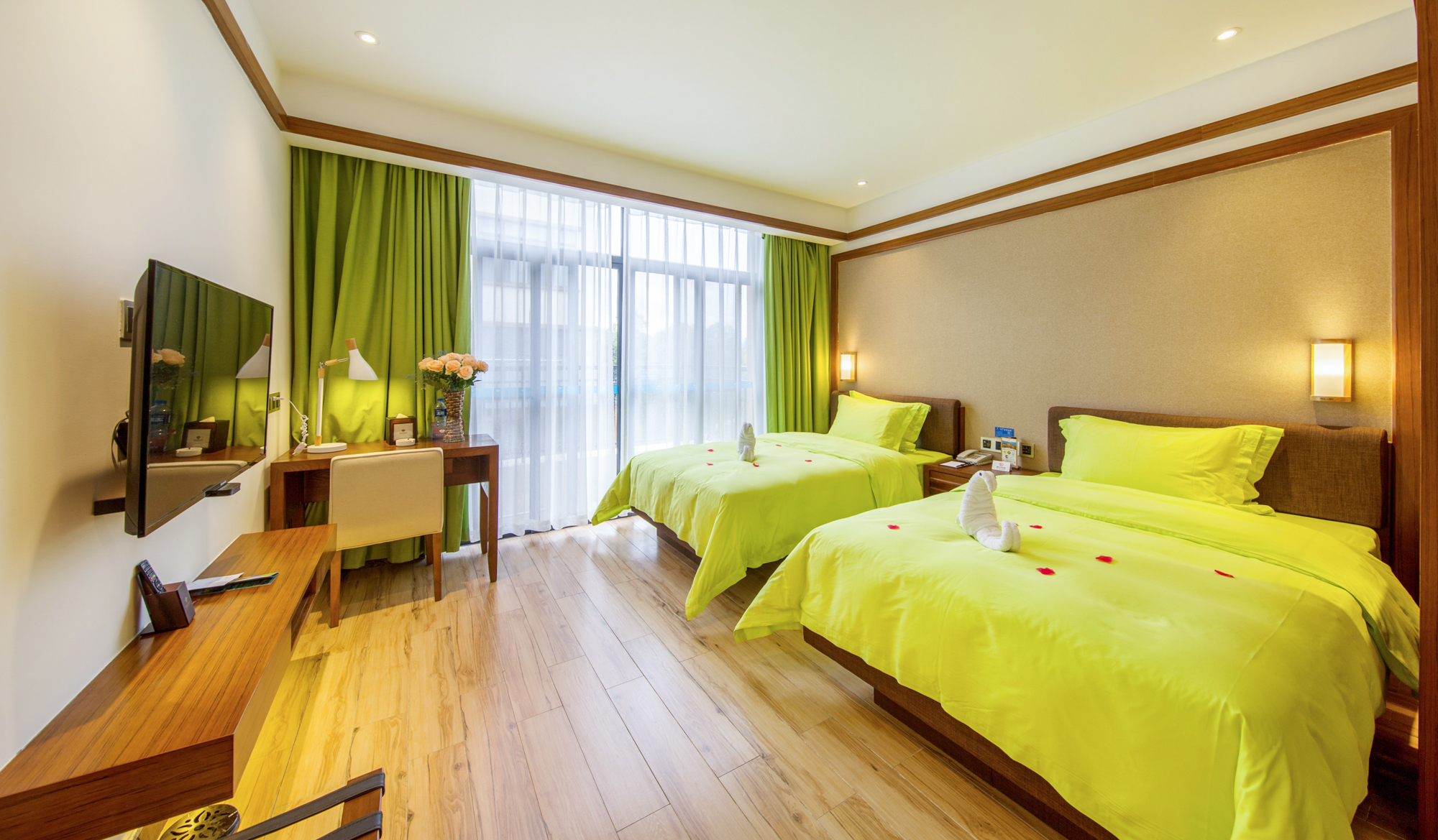 Baodun Lake Hushan Hot Spring ResortSingle-Family Villa Bicui 3-Bedroom 4-Bed Hydrophilic Family Hot Spring Villa (KTV)