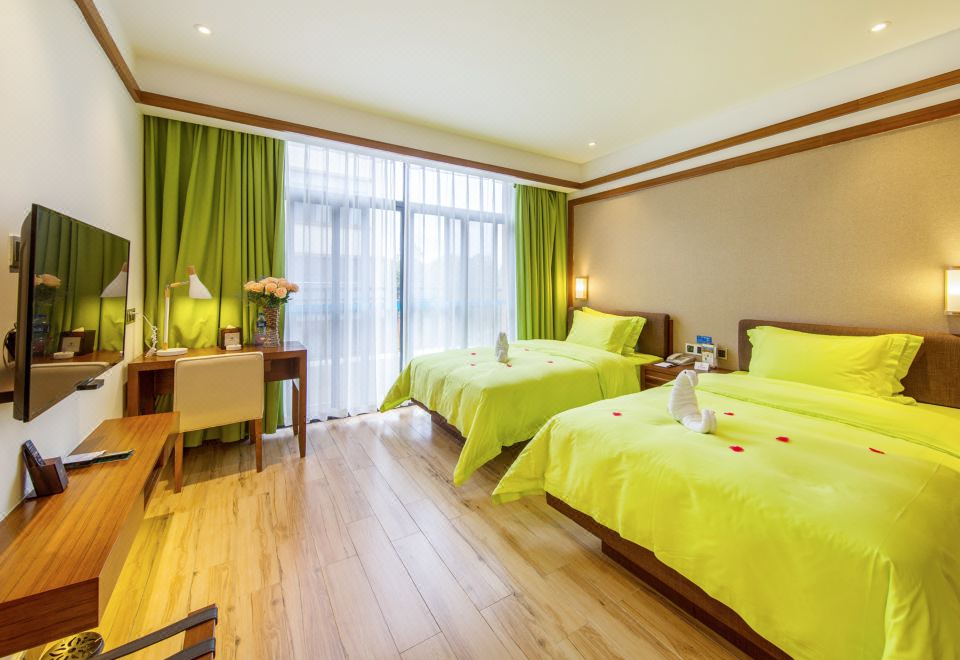 Baodun Lake Hushan Hot Spring ResortSingle-Family Villa Bicui 3-Bedroom 4-Bed Hydrophilic Family Hot Spring Villa (KTV)