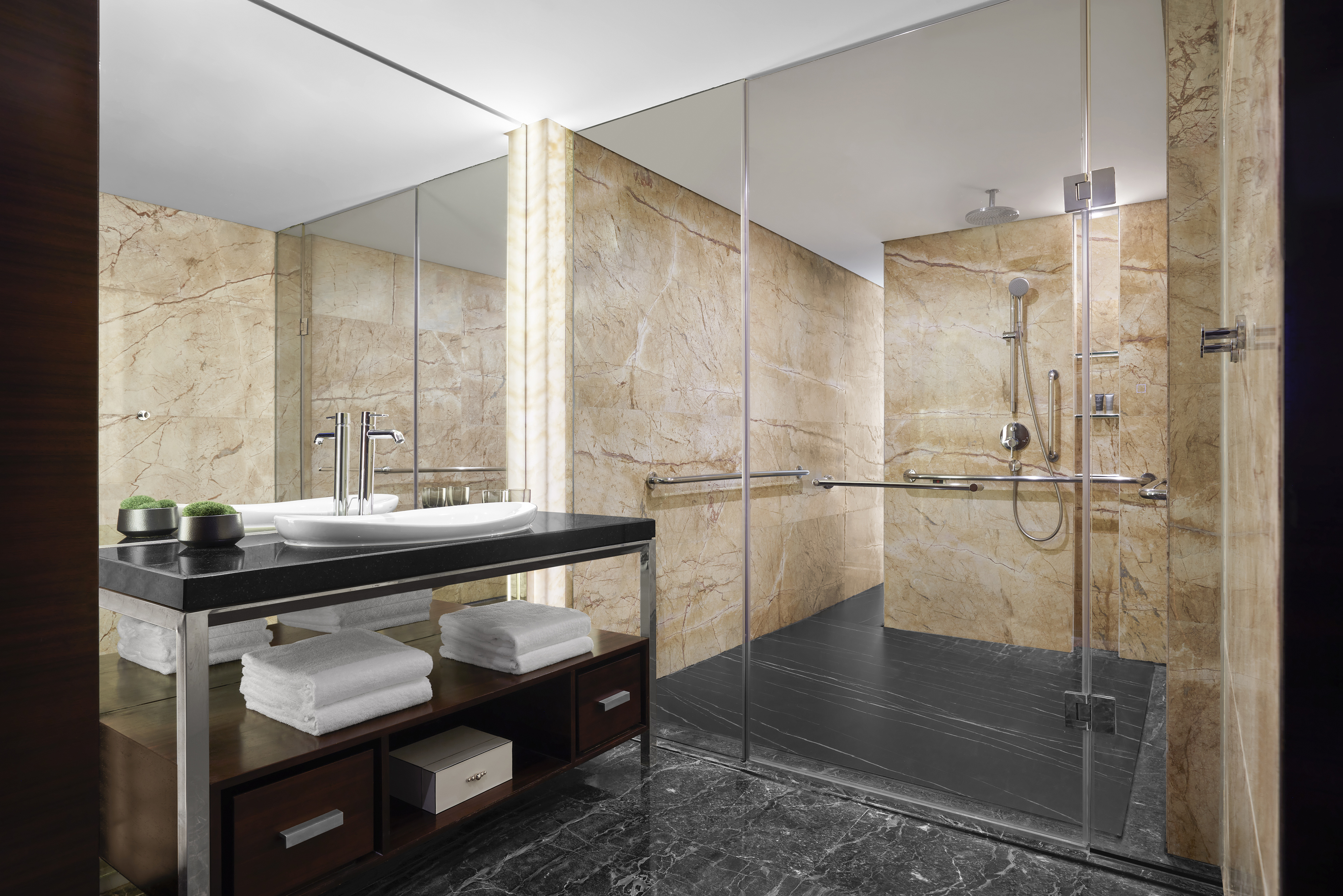 家庭聯通雙臥房