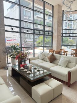 Kiwi Beachside Hotel & Cafe Da Nang