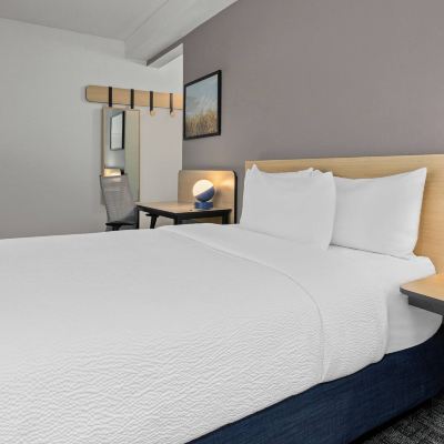 Standard Queen Room Hotel Vue Promo Code