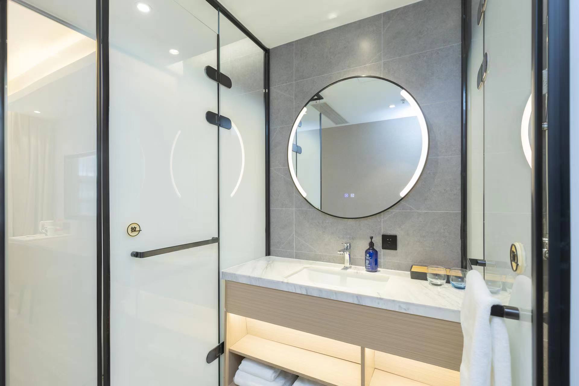 大床房（可投屏55寸电视+喜临门床垫+自助洗衣）