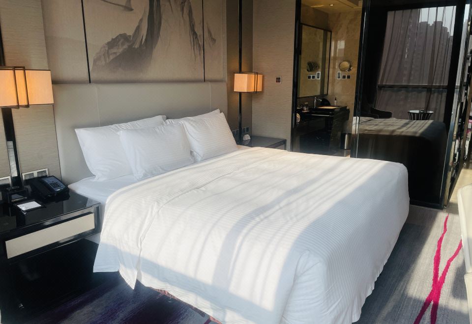 行政豪华大床房（超大浴缸+高端品牌床垫+智能马桶）