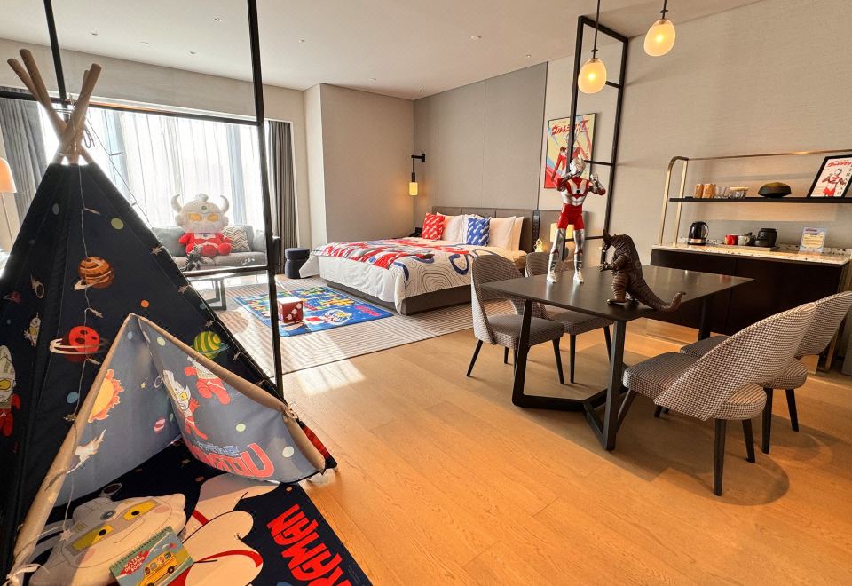 奥特曼尊享大床房（小童游乐+Coffee机+Minibar）