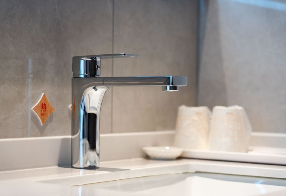 商務大床房「安享陽光+敞亮大空間+可投屏電視」