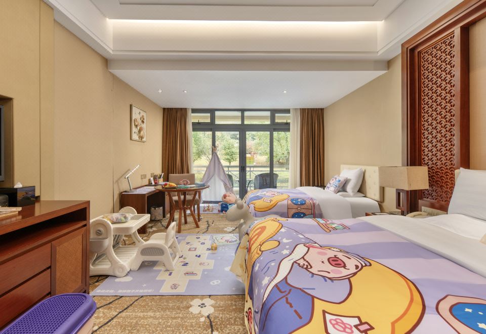 猪小屁主题山景家庭房