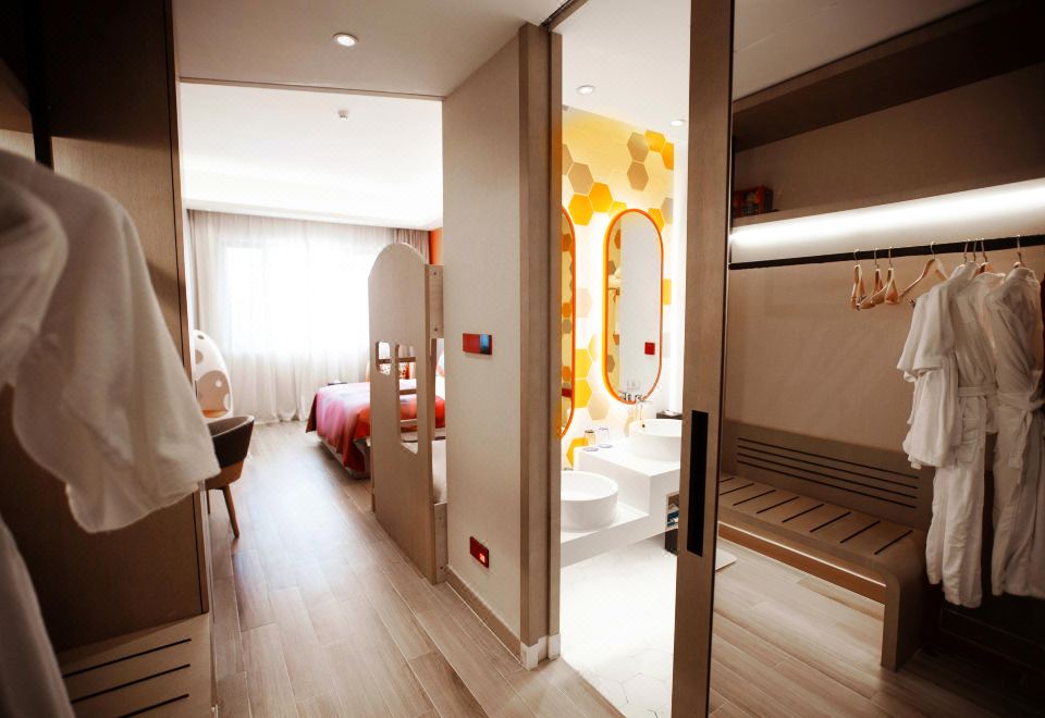 “纳库鲁”观火烈鸟亲子房