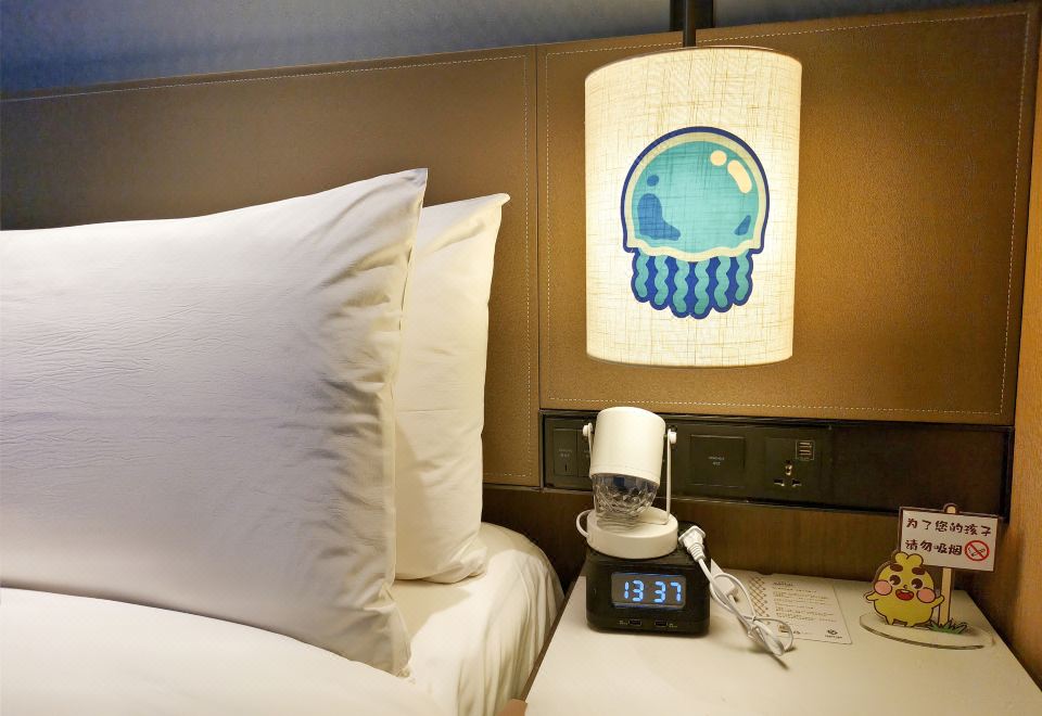 The Meixi Lake, Changsha Marriott Executive ApartmentsPig Hero Themed Room (Twin Beds)