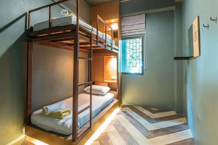ห้องเตียงแฝดราคาประหยัดและมีบริการห้องน้ำที่ใช้ร่วมกัน