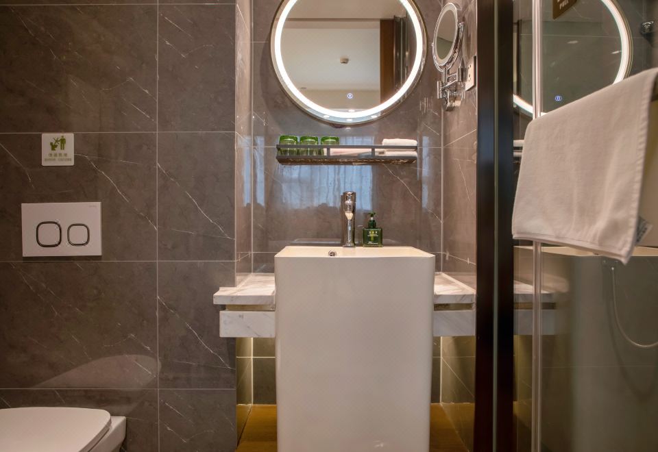 金悦家庭房-衣帽空间（大床+标准床+投屏）