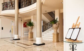 Phi Hotel Astoria - Housity