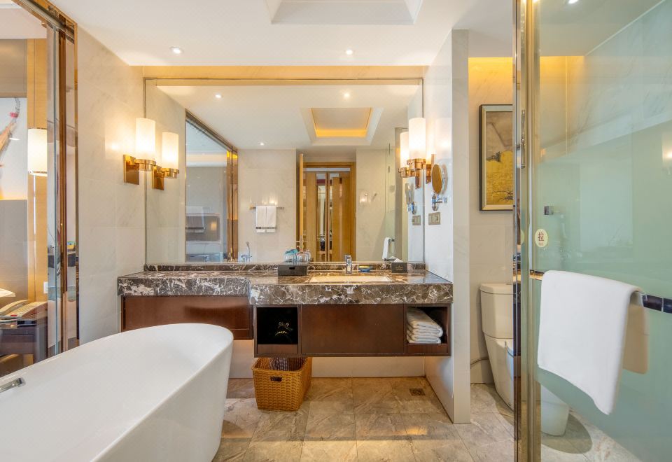 Ramada by Wyndham Yiyang TaojiangThemed Queen Room