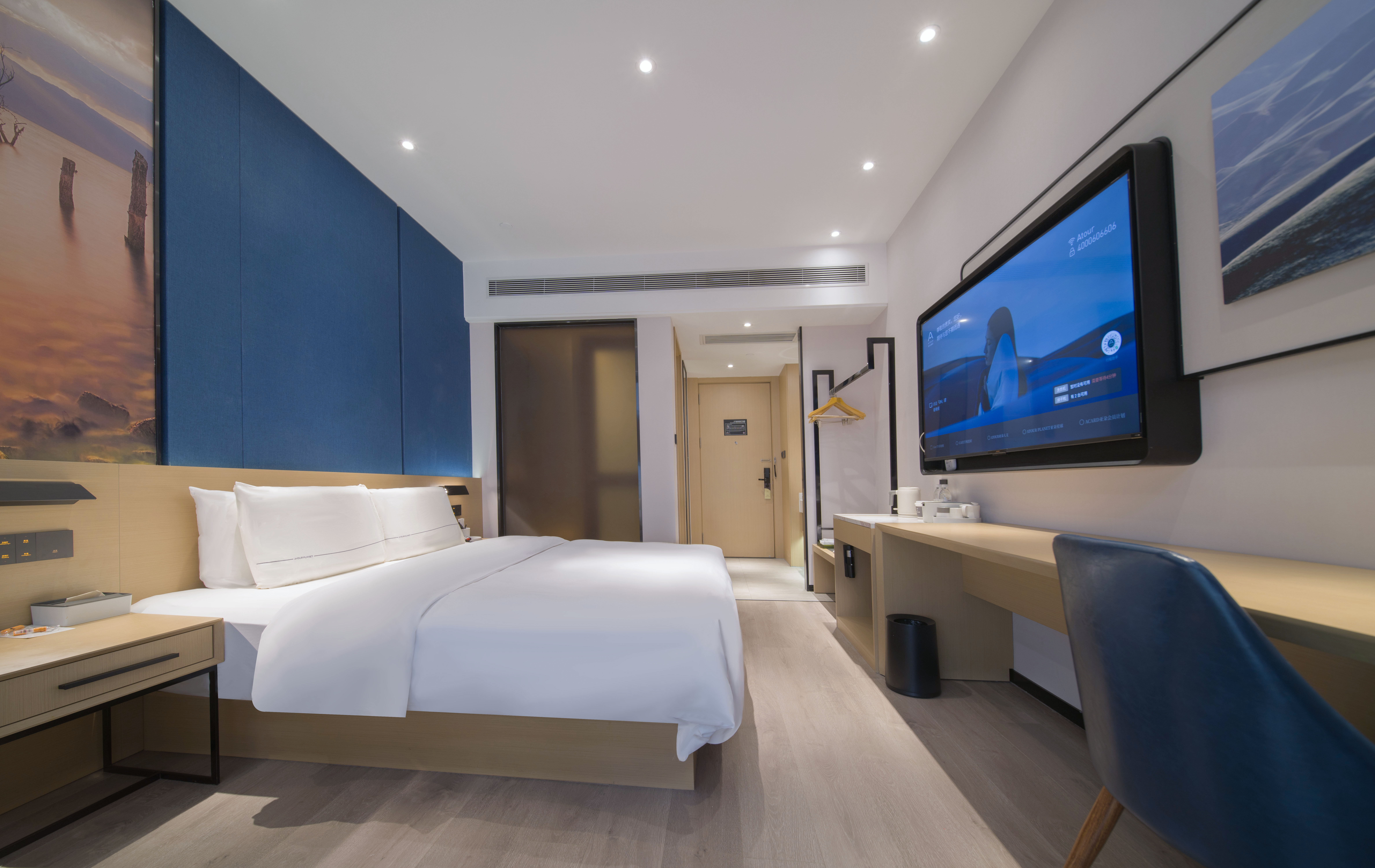 高级大床房（65寸4K投屏+裸棉床品+智能马桶）