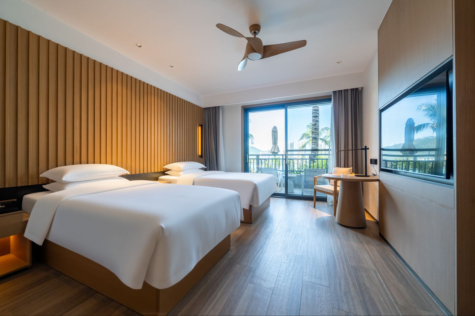 Dongrong Poolside Deluxe Twin Bed Room