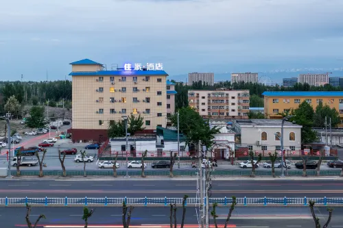 Check in at Pai Hotel (Yining Kazanqi Happy Carnival Smart Cultural Tourism Branch）